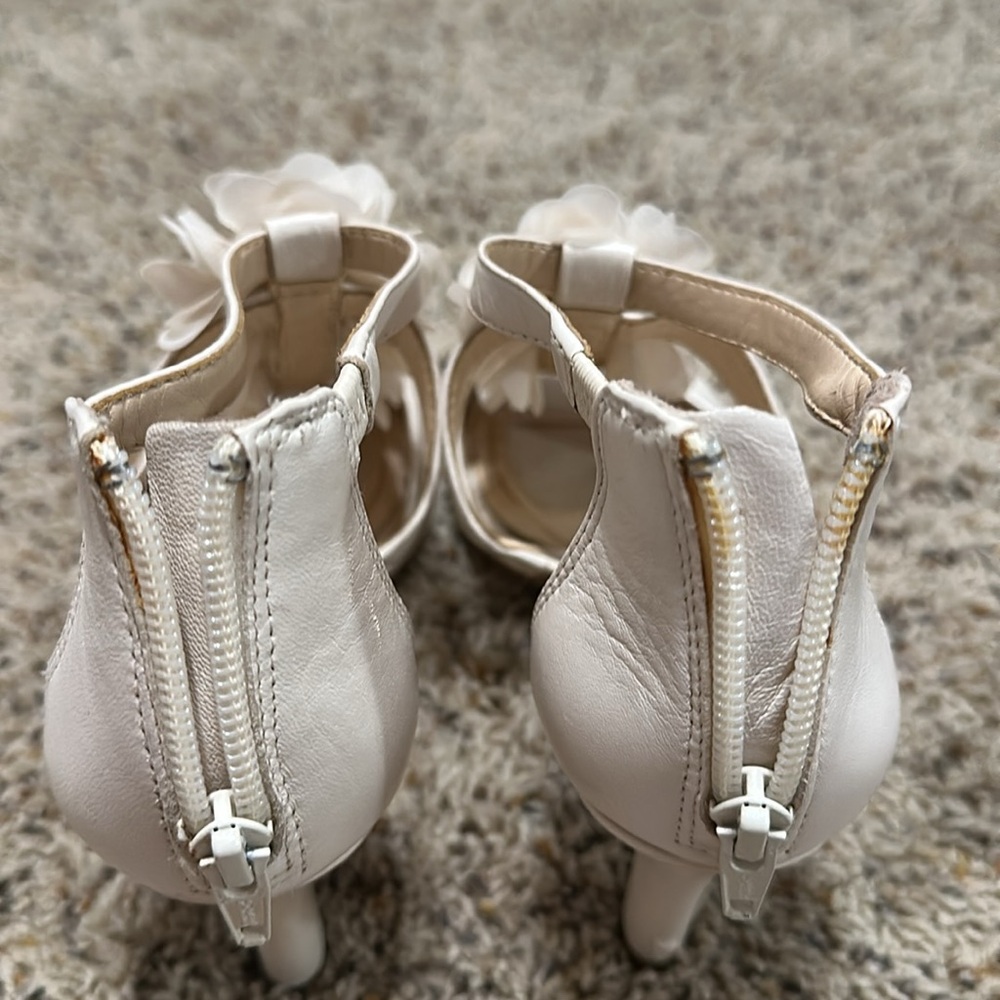 Elegant Cream Floral Women's Sandals - Picture 9 of 10